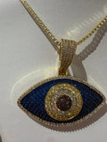 Collar de oro con dije de ojo turco azul y circonias, joyería elegante para protección.