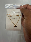 Juego de collar y aretes de acero inoxidable dorado con diseño de espina de pez.