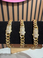 Pulseras de eslabones doradas con broche rectangular decorado con circonias y letra S