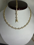 Collar y pulsera de oro con diseño floral y circonias brillantes para mujer